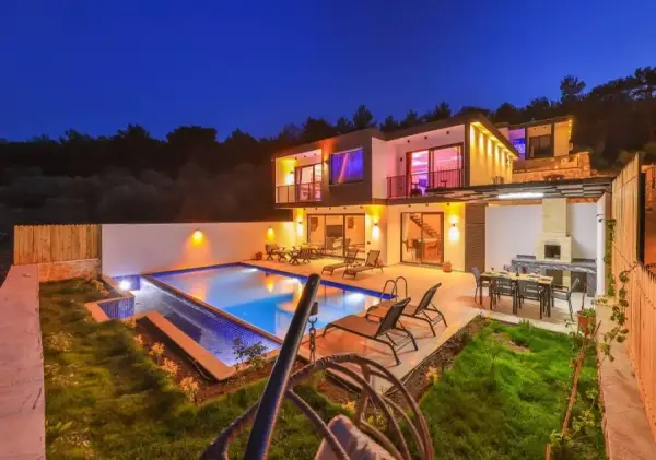 a-luxury-villa-with-pool-and-jacuzzi-in-kalkan